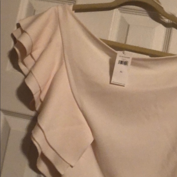 Off The Shoulder-Ruffle Blouse - Picture 3 of 4